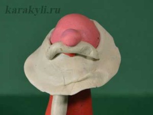 prostoy-ded-moroz-iz-plastilina-8